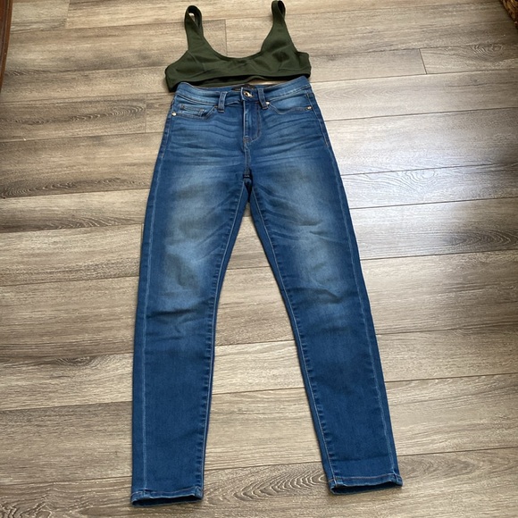 ****Bundle Kendall + Kylie The Kontour high rise jeans |** sports bra Medium - Picture 3 of 4